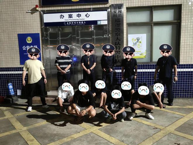 pg电子平台徐闻警方捣毁一个犯罪窝点抓获8名涉案嫌疑人（均为在校学生）(图2)