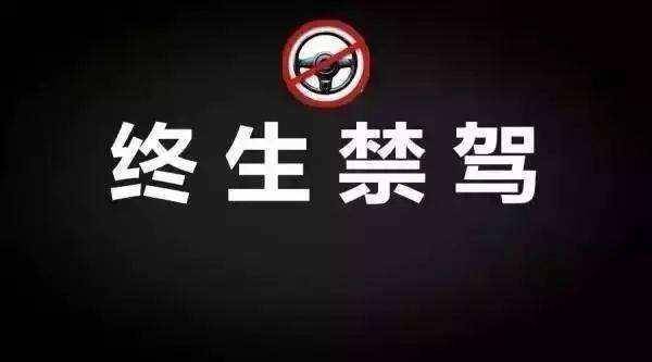 情侣酒驾翻车pg电子平台被救出后牵手离开或构成交通肇事逃逸罪重罚！(图3)